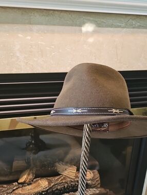 Overland 100% Wool Hat Size Med